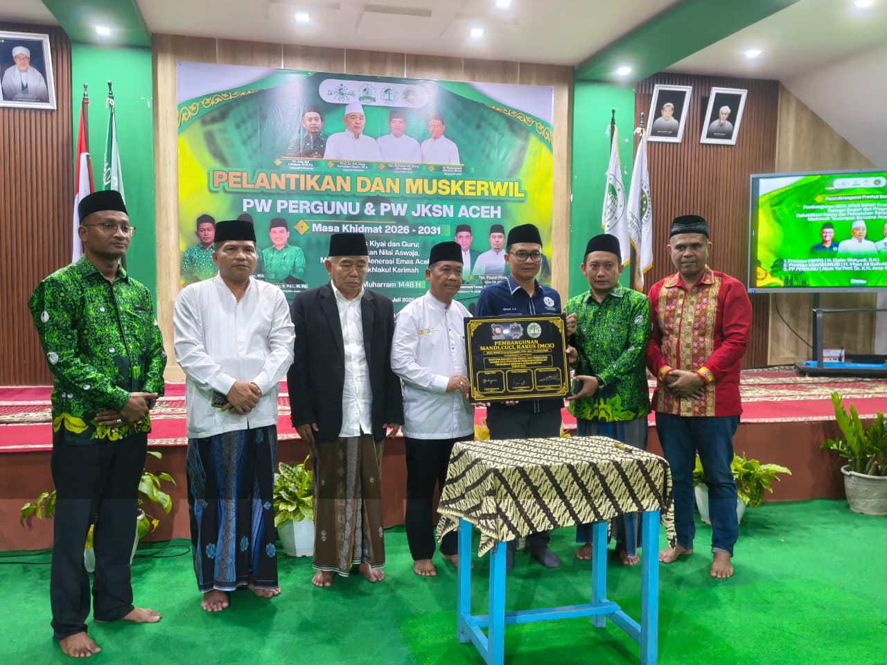Penandatanganan Prasasti Bantuan Pembangunan MCK dan Mobiler MTsS Babah Kreung Pidie Jaya Warnai Pelantikan Bersama PW PERGUNU Aceh dan PW JKSN Aceh